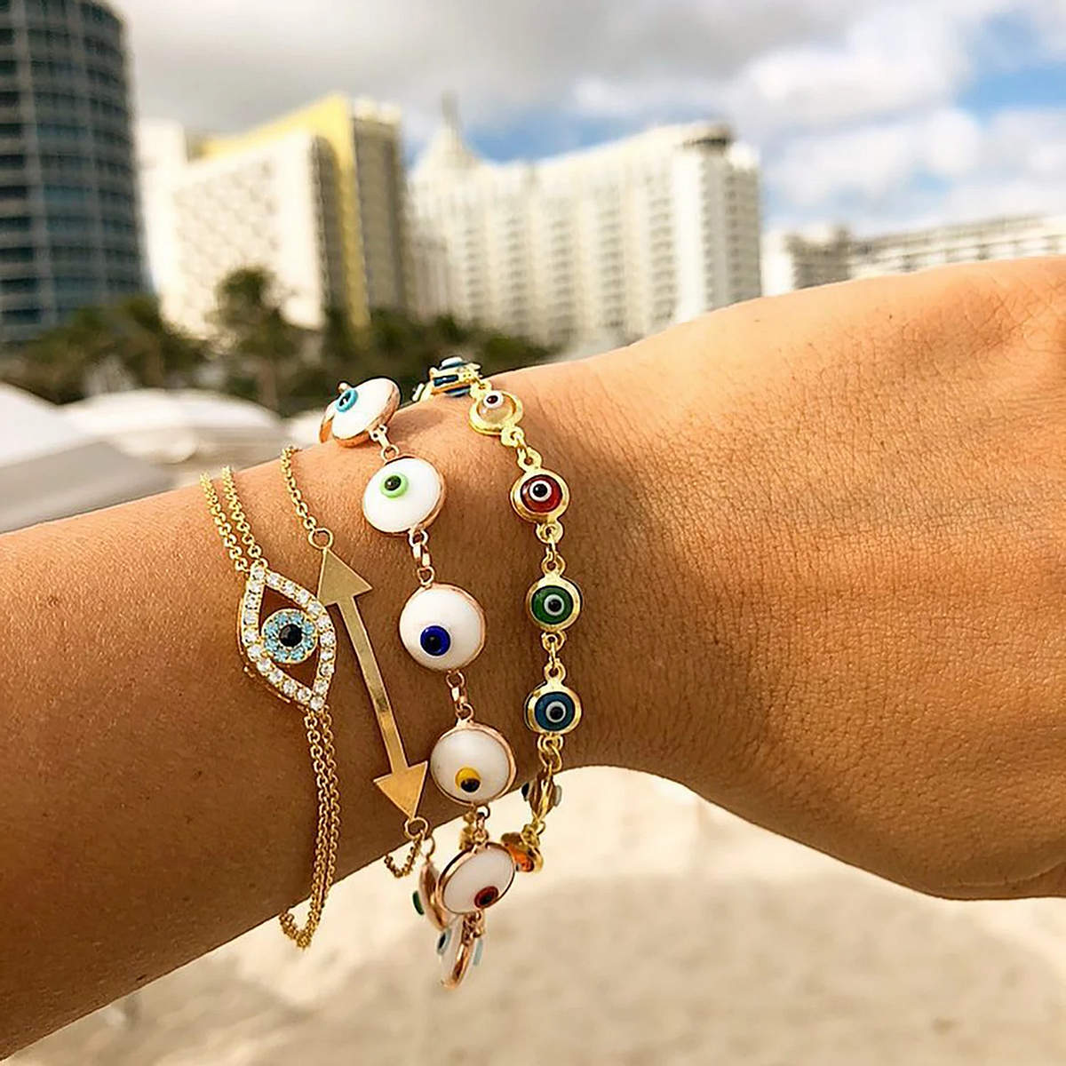 White Glass Bead Evil Eye Bracelet in Rainbow Iris